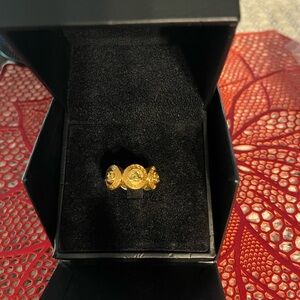 Elegant Gold Women's Ring